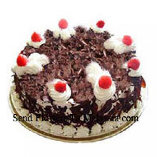 1/2 Kg Magnificent Black Forest Cake