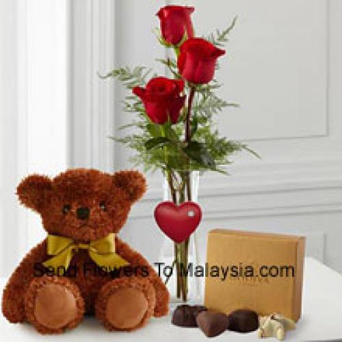 3 Roses rouges avec un ours en peluche et des chocolats