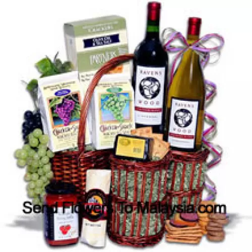 Questo cesto regalo include Chardonnay Vinters Blend di Ravenswood - 750 ml, Zinfandel Vinters Blend di Ravenswood - 750 ml, Partner Hors Doeuvre Deli Style Crackers, Biscotti al vino bianco di American Vintage, Biscotti al vino rosso di American Vintage, Pomodoro Bruschetta di Elki, Salame estivo avvolto dal macellaio di Sparrer Sausage Company, Formaggio affumicato all'acero e al nocciolo di Sugarbush Farm. (Il contenuto del cesto, incluso il vino, può variare a seconda della stagione e del luogo di consegna. In caso di indisponibilità di un determinato prodotto, lo sostituiremo con un prodotto di valore uguale o superiore)